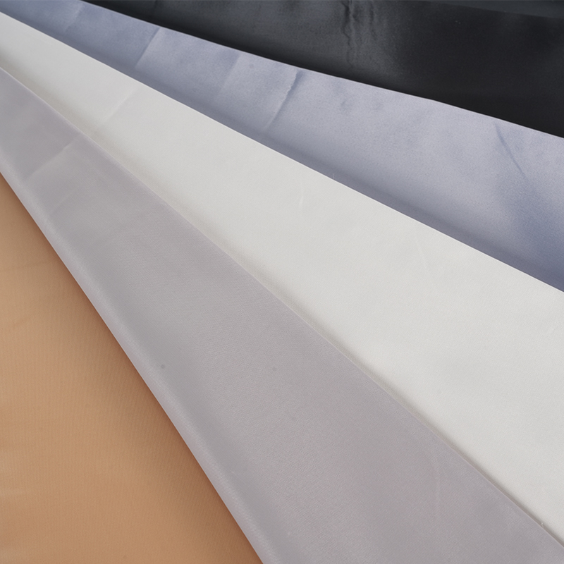 Kationisk satengstoff