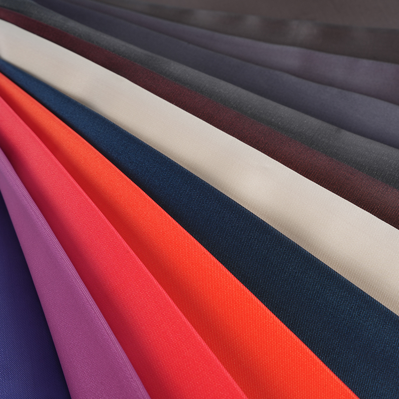 Kationisk satengstoff